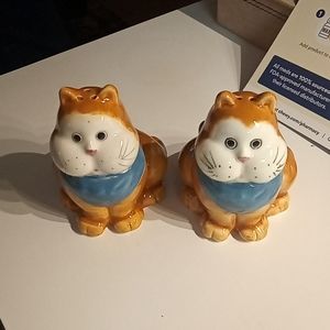 Vintage salt and pepper shakers fat cat